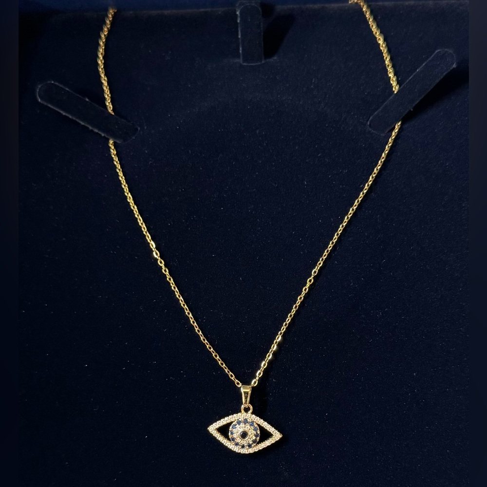 NWOT Cubic Zirconia Evil Eye Pendant Necklace. 14.96”